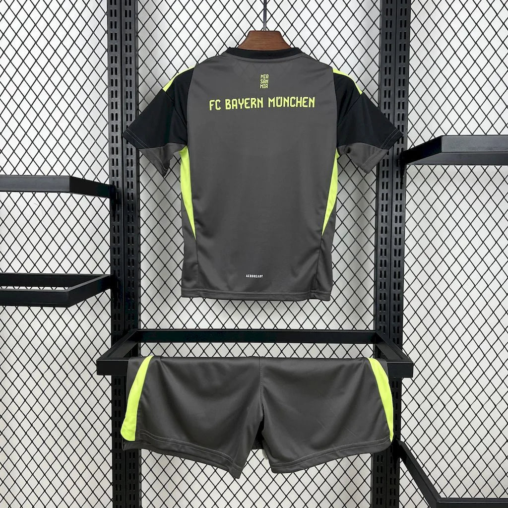 2025/2026 Bayern Munchen Goalkeeper Kids Size Kit