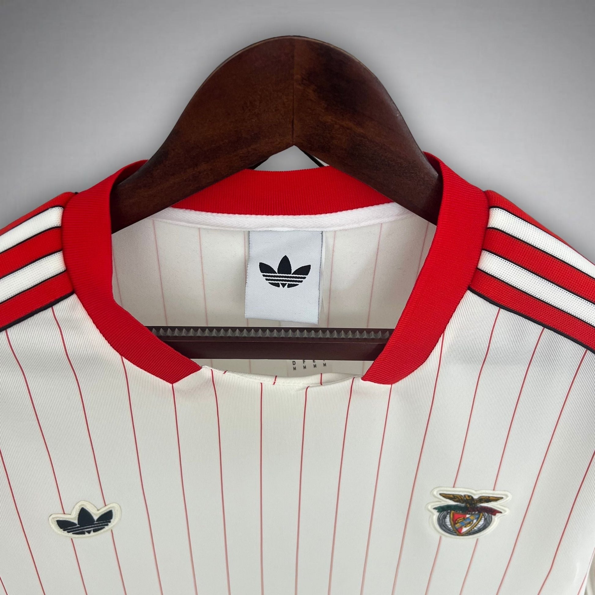 SL Benfica "Retro Stripes" Premium Kit - FutKulture