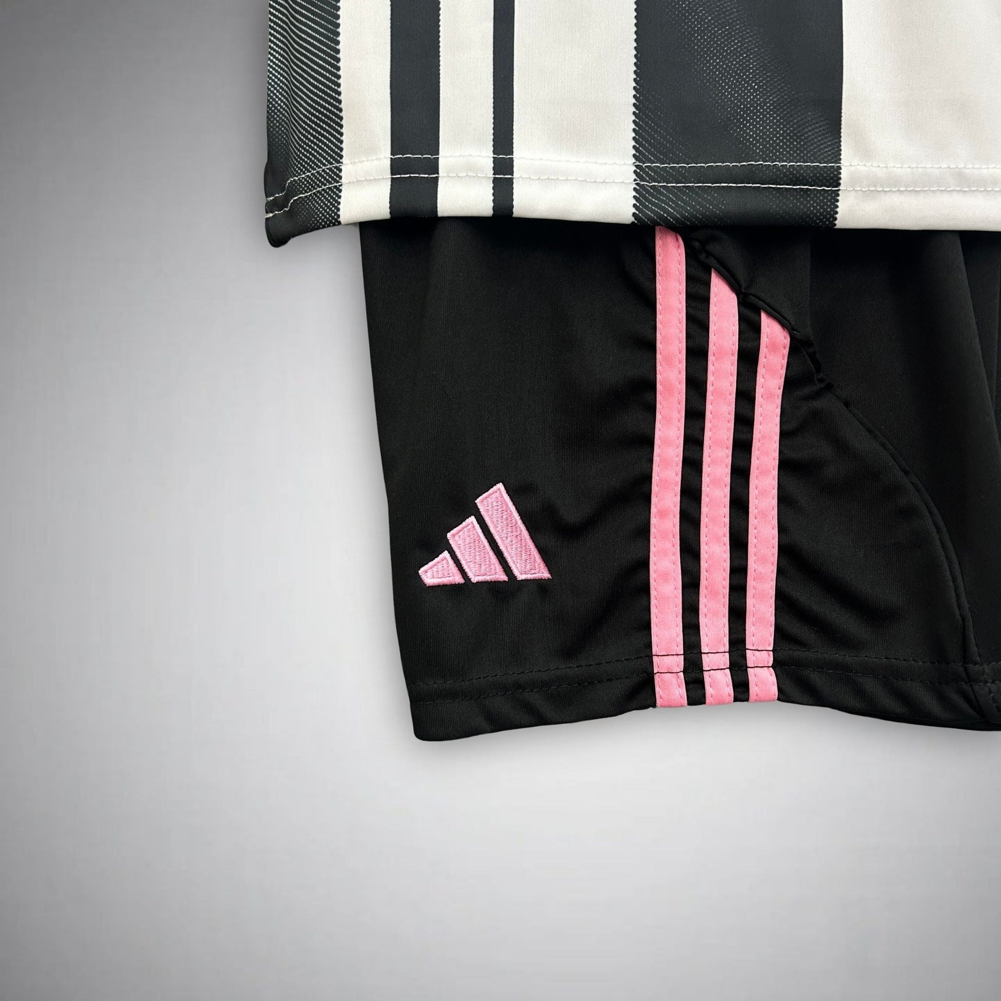 25/26 Juventus Home Kids Size Kit - FutKulture