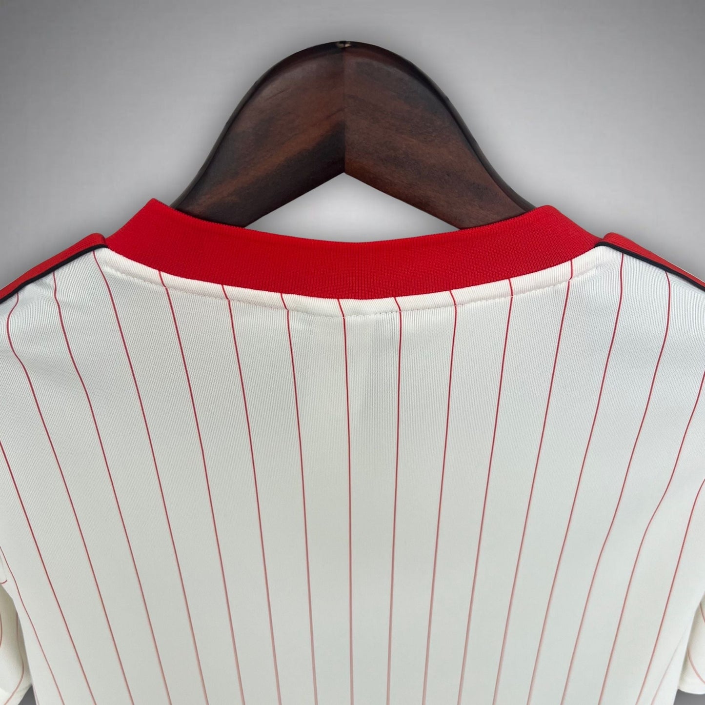 SL Benfica "Retro Stripes" Premium Kit - FutKulture