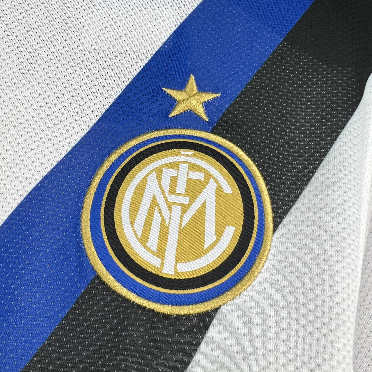 Inter Milan 2011/12 Men’s Away Retro Football Kit