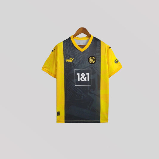 Borussia Dortmund "Royal Crest" Premium Kit - FutKulture