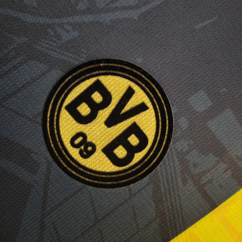 Borussia Dortmund "Royal Crest" Premium Kit - FutKulture