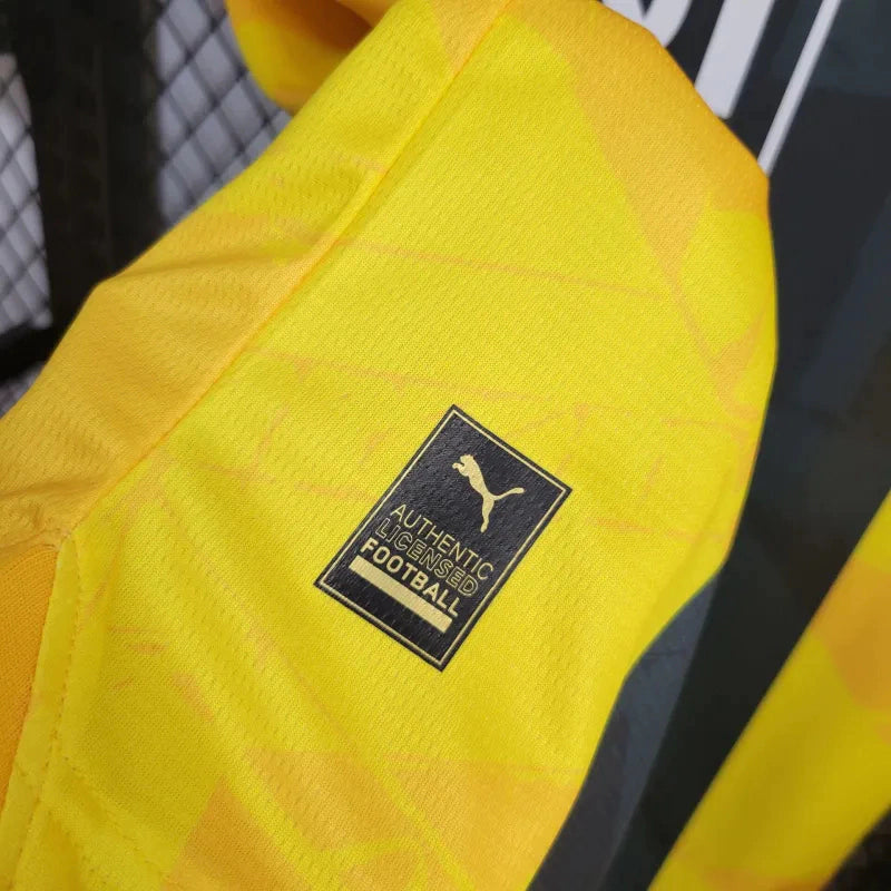 Borussia Dortmund "Royal Crest" Premium Kit - FutKulture