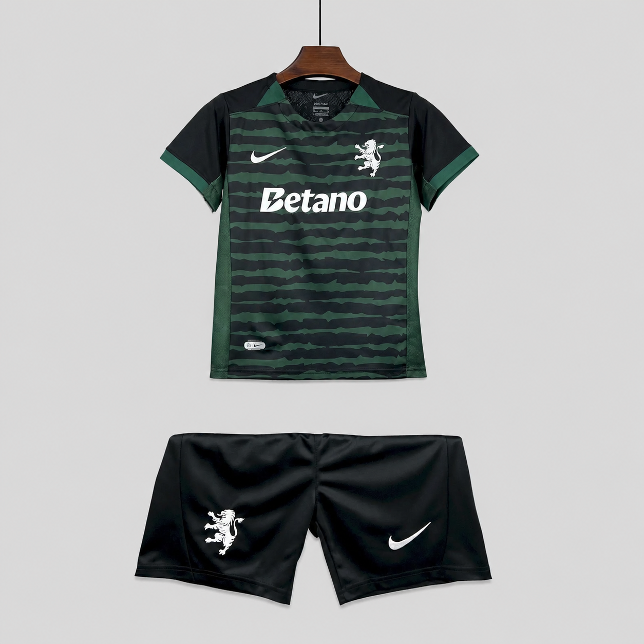 Sporting Lisbon Goalkeeper Kids Size Kit