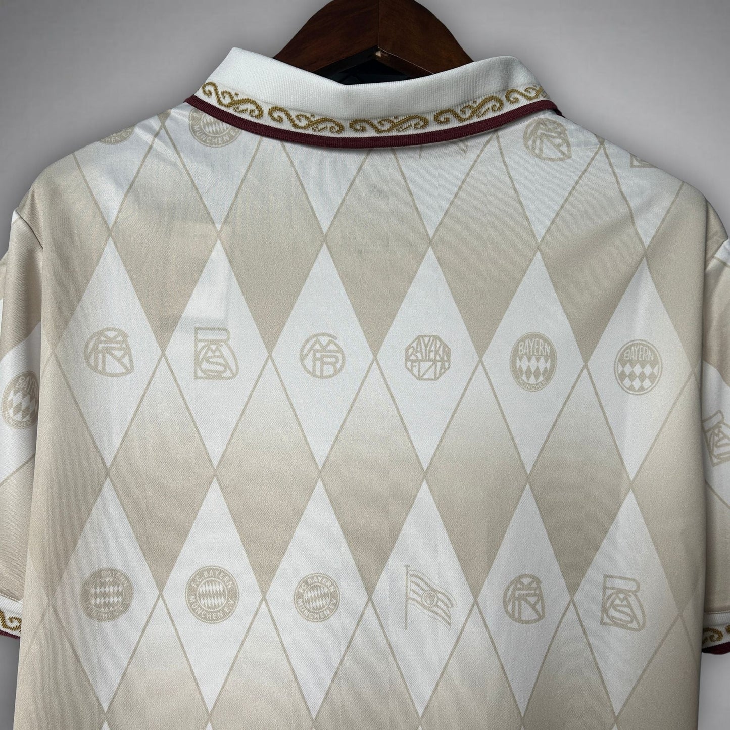 FC Bayern "Die Krone" Premium Kit - FutKulture