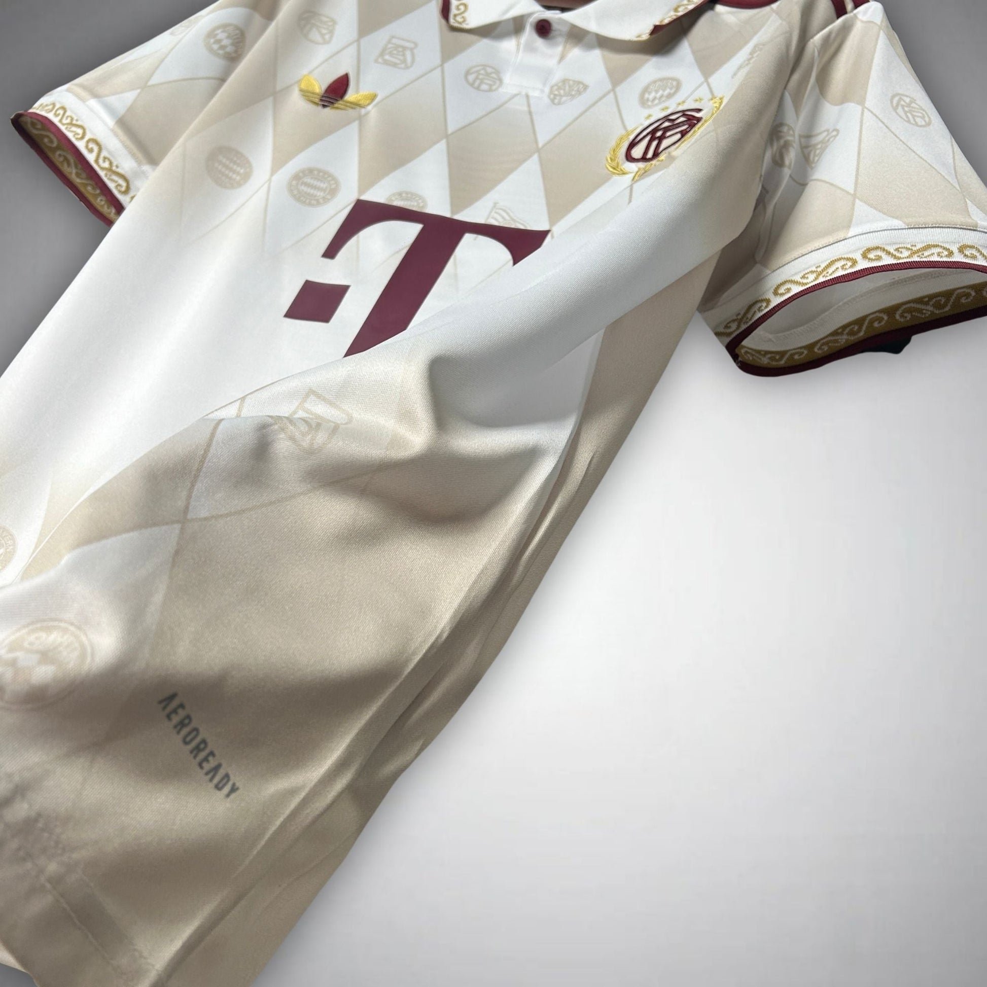 FC Bayern "Die Krone" Premium Kit - FutKulture