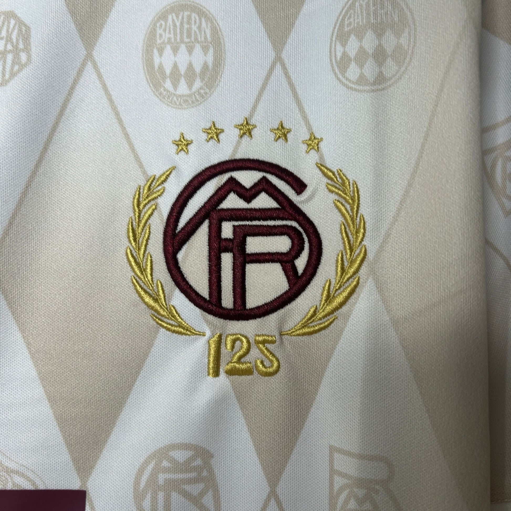 FC Bayern "Die Krone" Premium Kit - FutKulture