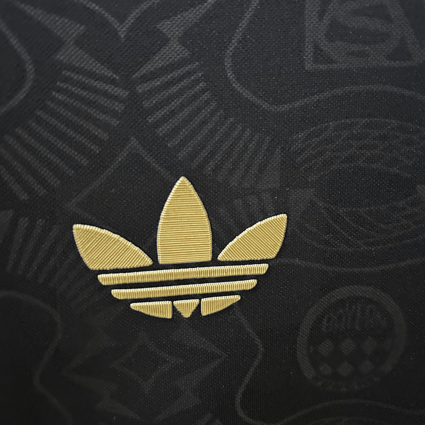 FC Bayern "Luxe Chrome" Premium Kit - FutKulture