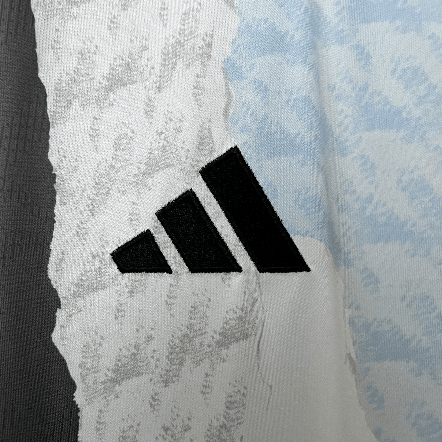 Real Madrid "Asiimov" Premium Kit - FutKulture