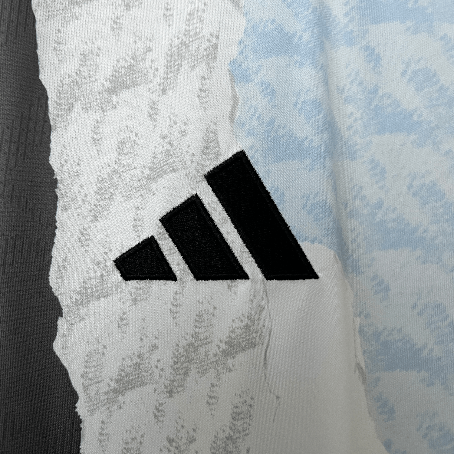 Real Madrid "Asiimov" Premium Kit - FutKulture