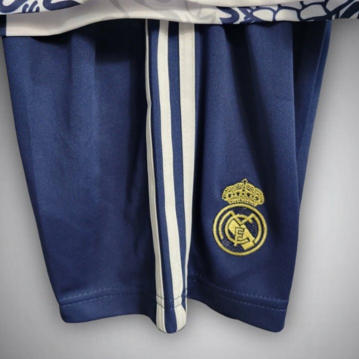 Real Madrid Dragon Blanco Premium Kids Size Kit - FutKulture