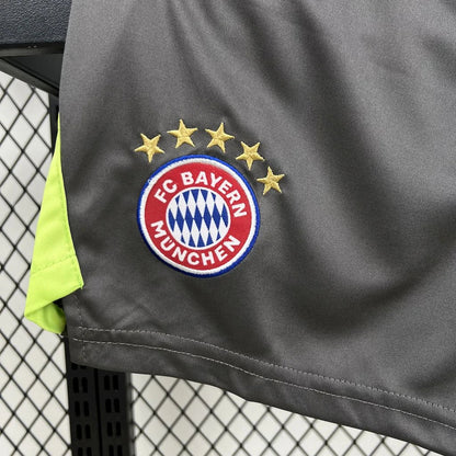 2025/2026 Bayern Munchen Goalkeeper Kids Size Kit