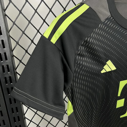 2025/2026 Bayern Munchen Goalkeeper Kids Size Kit